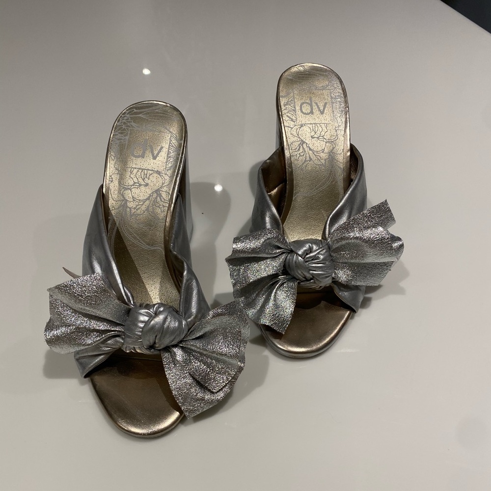 Dolce Vita, just like Penny Loeffler Randall sz7